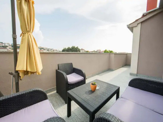 Others 5, Holiday Home J&D 2, Podstrana