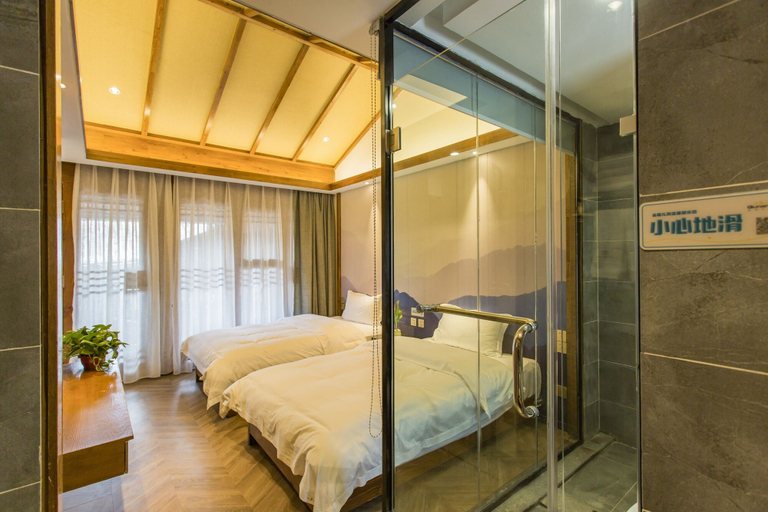 Bedroom 2, Lijang First Bay Hotel, Lijiang