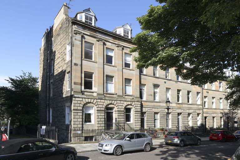 Exterior & Views 2, JOIVY Stunning Ground-floor 2bedrm New Town Apt, Edinburgh