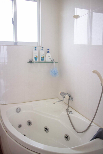 Bathroom 4, Coco Calm, Uruma