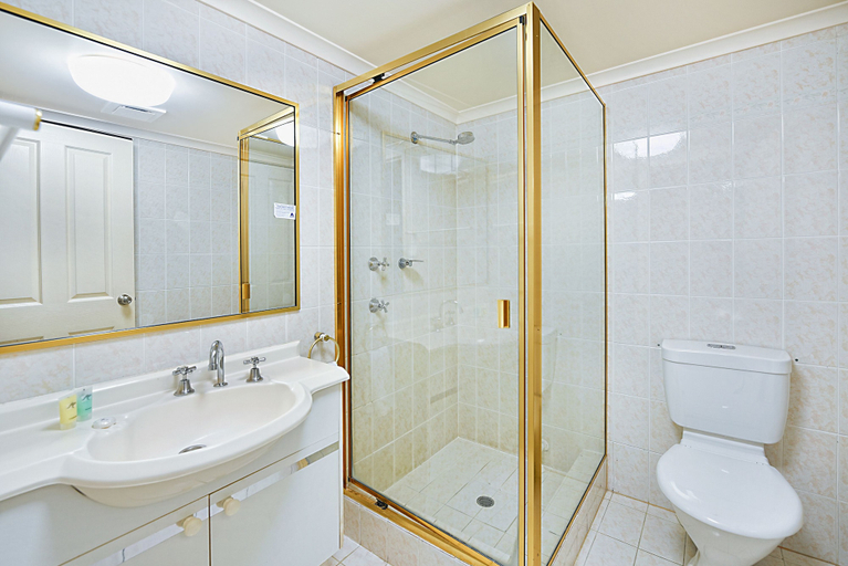 Bathroom 5, Atrium Resort, Gold Coast