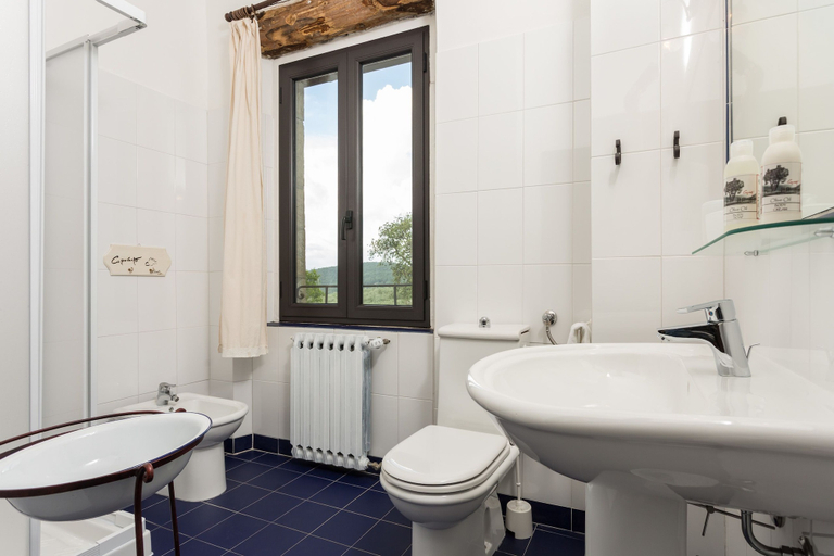 Bathroom 5, Villa Di Capovento, Siena