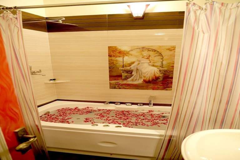 Bathroom 4, Ganesha Palace, Amritsar