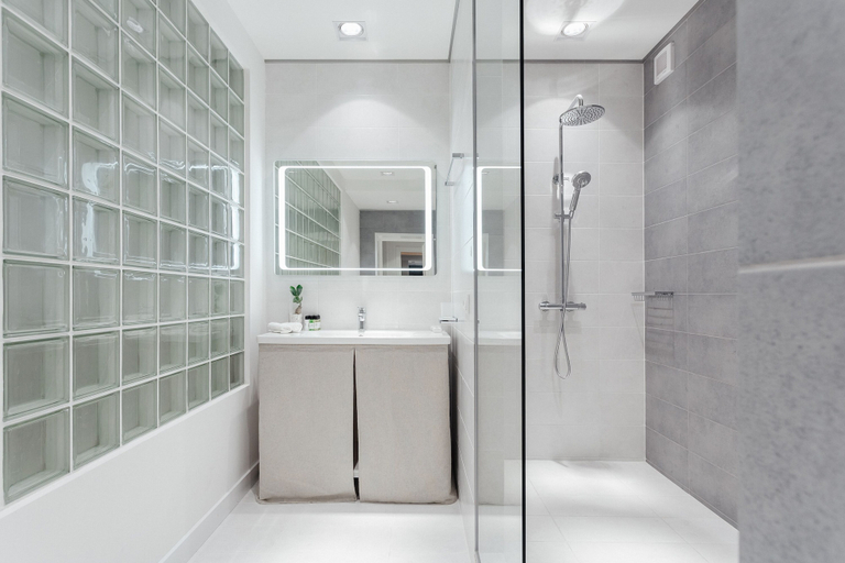 Bathroom 4, Royal Apartment Primorskiy bulvar 1, Odes'ka