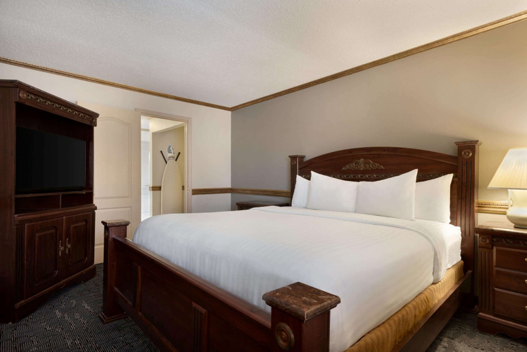 Bedroom 3, Baymont by Wyndham Des Moines North, Polk