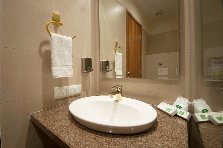 Bathroom 3, Hotel Le Roi Haridwar @ Har Ki Pauri Road, Hardwar