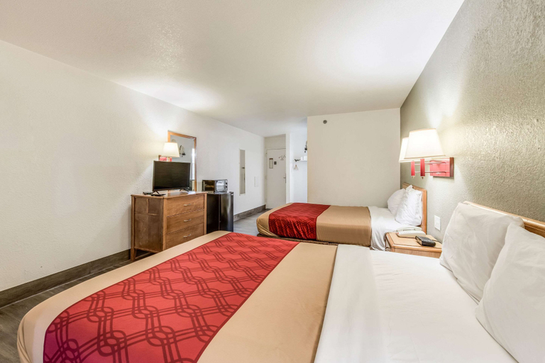 Bedroom 3, Econo Lodge Truman Inn, Pettis