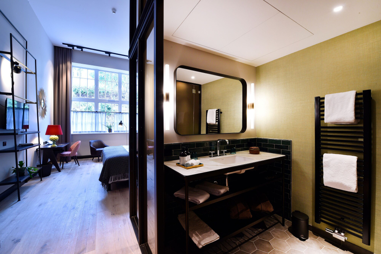 Bathroom 5, Das James, Flensburg