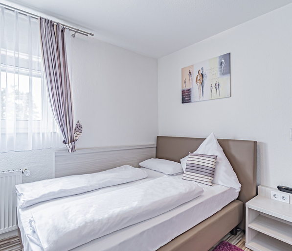 Bedroom 3, Hotel Tannenblick, Wetteraukreis
