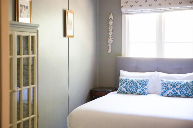 Bedroom 3, Audrey Wilkinson Vineyard, Cessnock