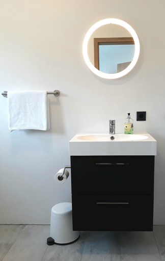 Bathroom 3, Post-Plaza Guesthouse, Húsavík