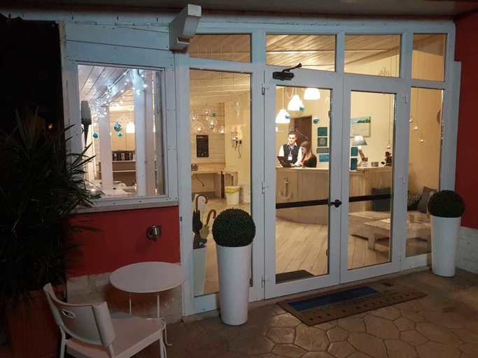 Exterior & Views, フィウミチーノ エアポート B&B デラックス, Rome
