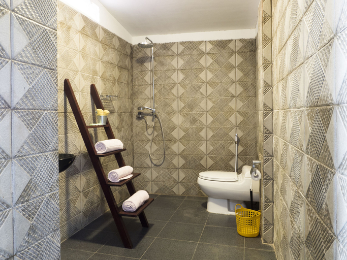 Bathroom 5, Gili Turtle Beach Resort, Lombok