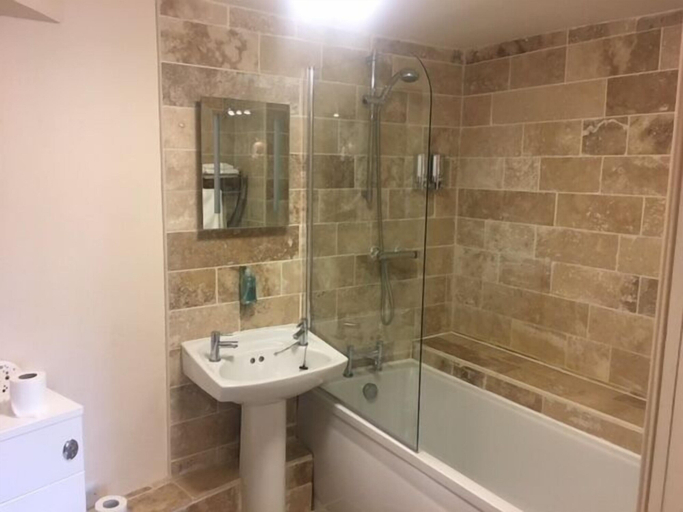 Bathroom, The Golden Lion, Northumberland
