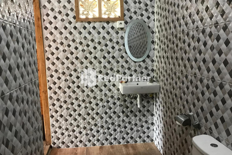 Bathroom 5, Visual Inn, Klungkung