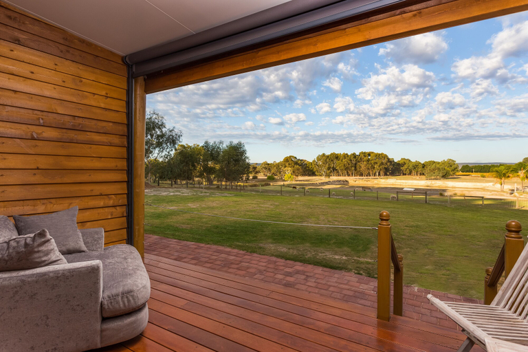 Others 4, The Swan Valley Retreat, Swan