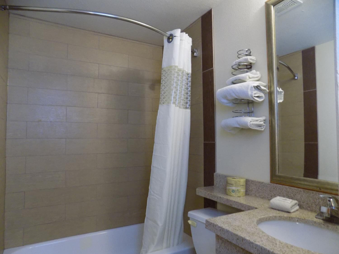 Bathroom 4, Budget Inn, Quay