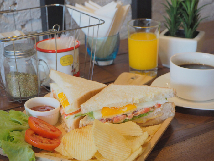 Food & Drinks 5, Chernchan Hostel, Muang Chanthaburi