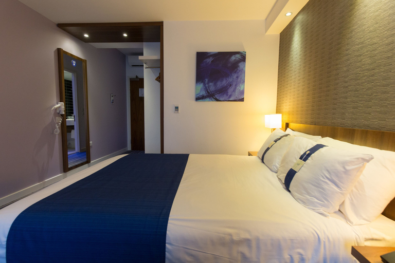 Bedroom 3, Holiday Inn Express Birmingham - South A45, Birmingham