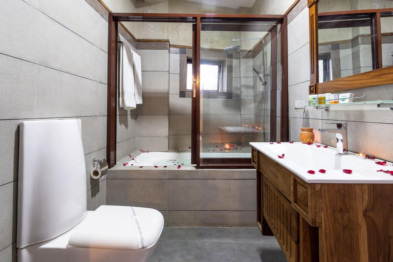 Bathroom 5, Piumara Residence, K.F.G. & G. Korale