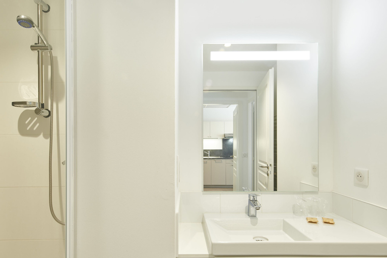 Bathroom 5, Residence Les Coteaux de Jonzac, Charente-Maritime