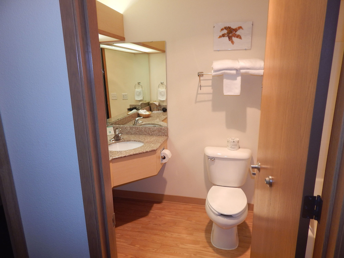 Bathroom 4, Inn at Wecoma, Lincoln