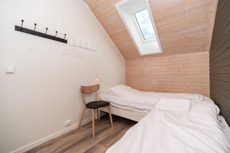 Bedroom 2, Hemmingodden Lodge, Vestvågøy
