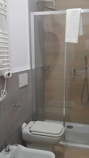 Bathroom 4, MammaDada Guest House, Bari