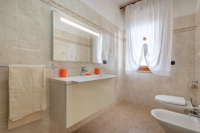 Bathroom 2, AffittaSardegna - Gemelli Apartments, Sassari