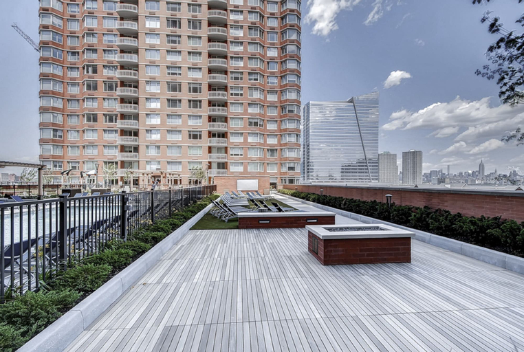 Global Luxury Suites at Newport, Hudson
