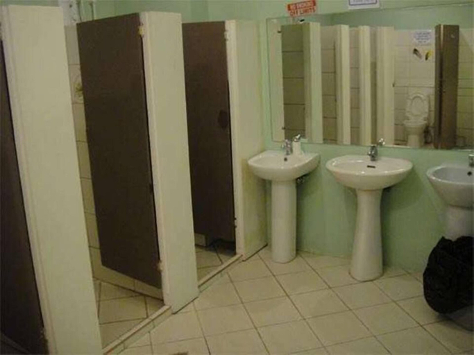 Bathroom 5, Airport Travelodge Manila - Hostel, Parañaque