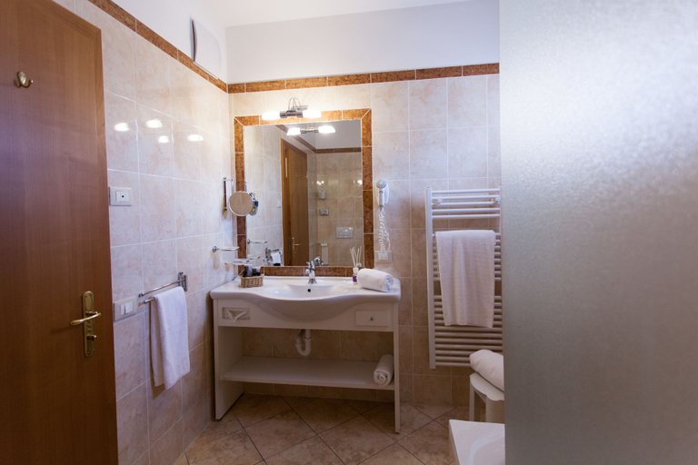 Bathroom 5, Sartori's Hotel, Trento