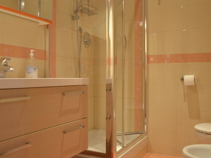 Bathroom 5, La Dolce Vita Guesthouse, Rome