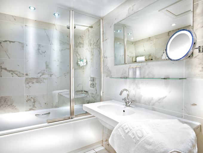 Bathroom 5, The Empire Hotel & Spa, Conwy