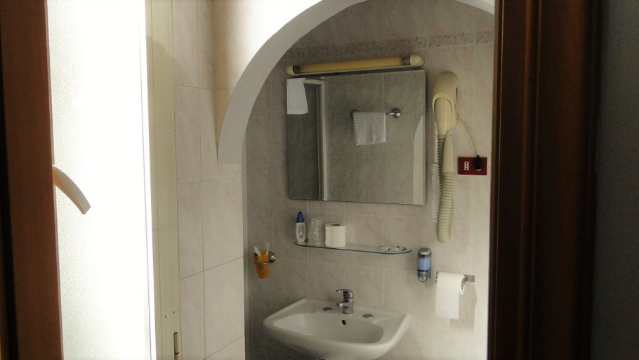 Bathroom 5, Hotel Altavilla Dieci, Rome