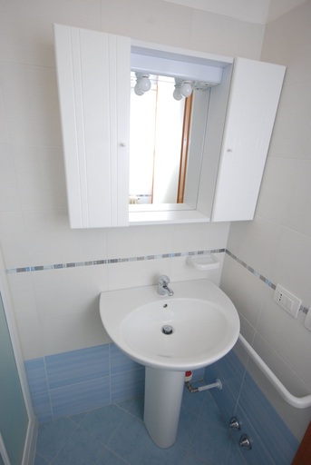 Bathroom 4, Casamare, Udine
