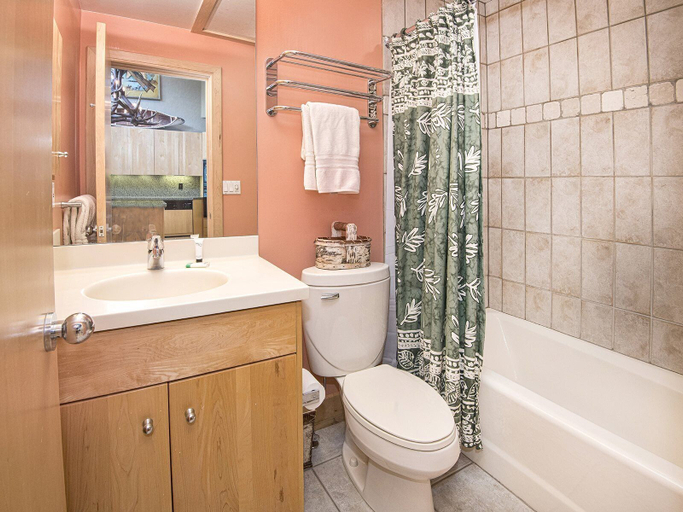 Bathroom 4, Sandstone Chalet, Eagle