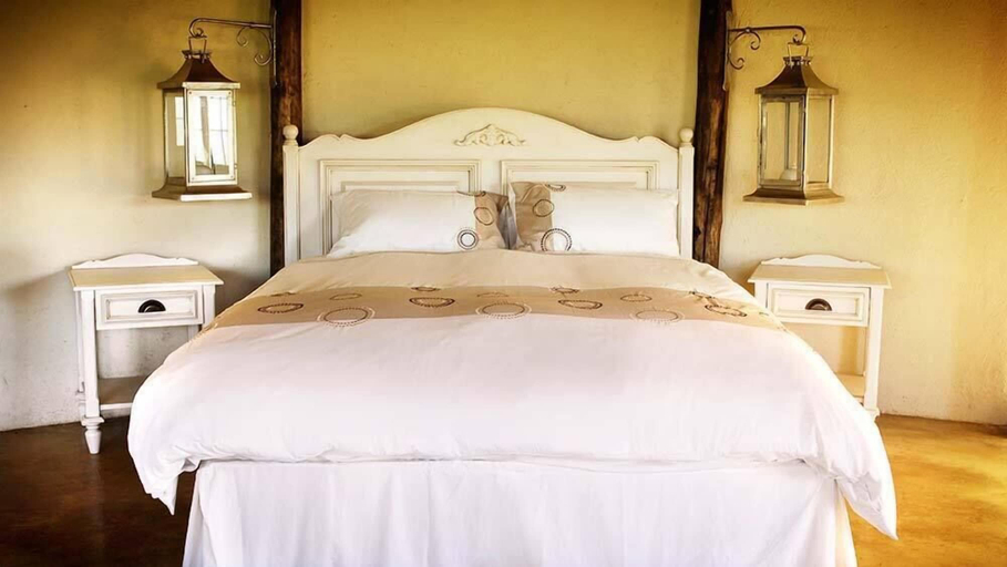 Bedroom 3, Caracal Lodge, Ehlanzeni