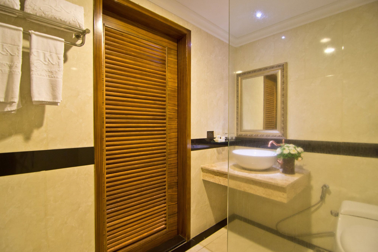Bathroom 5, LK Mantra Pura Resort, Pattaya