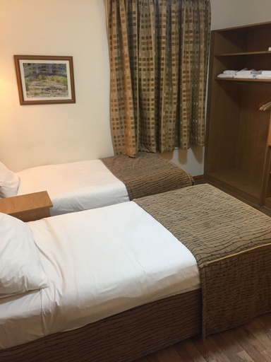 Bedroom 3, Crescent Hotel, Reading