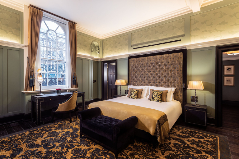 Bedroom 2, L'oscar London, London