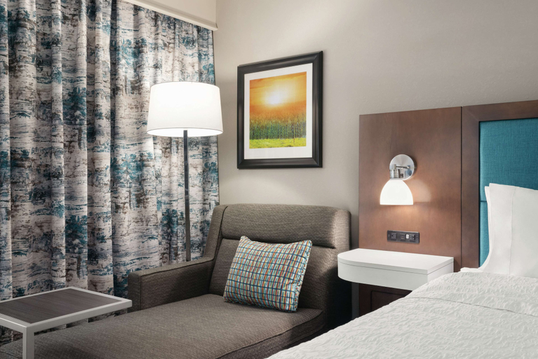 Bedroom 2, Hampton Inn Champaign Southwest, Champaign