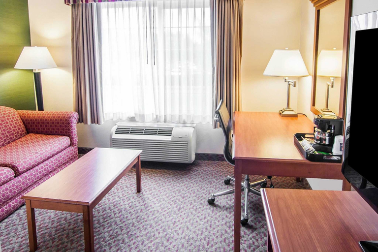 Bedroom 3, Comfort Inn & Suites Salem Northeast, Marion