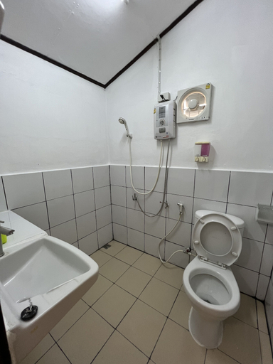 Bathroom 4, Baan Khue Wieng Resort, Mae Sariang
