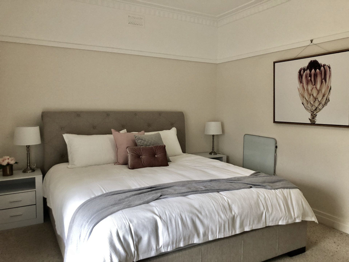 Bedroom 2, Belle of Bright and Studio, Alpine - East
