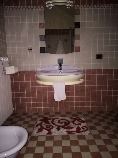Bathroom 5, L'Agrifoglio, Nuoro