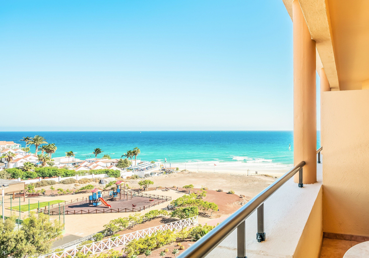 Exterior & Views 27