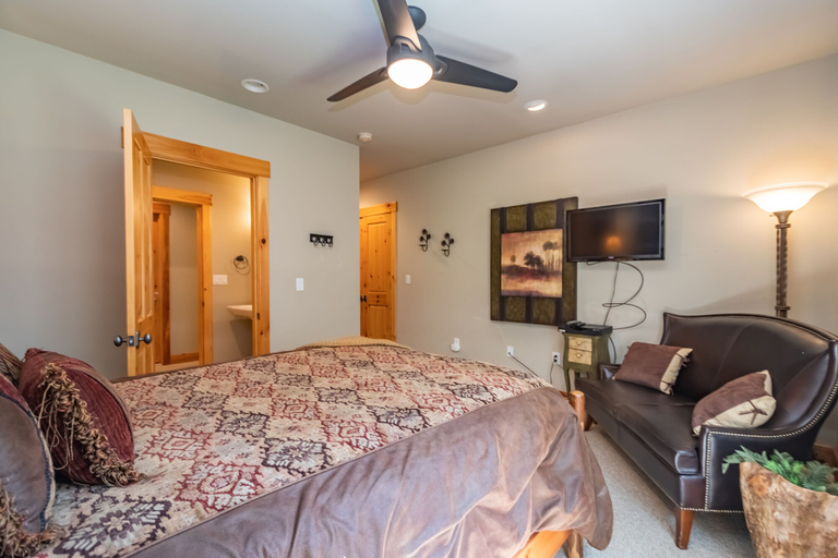 Bedroom 3, All Seasons Pass, Garrett