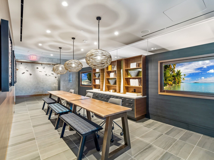 Food & Drinks 5, Global Luxury Suites at Reston Town Center, Fairfax