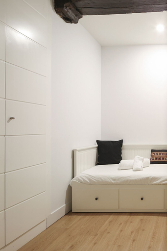 Bedroom 3, Casco Viejo Comodidad y Elegancia by Urban Hosts, Vizcaya